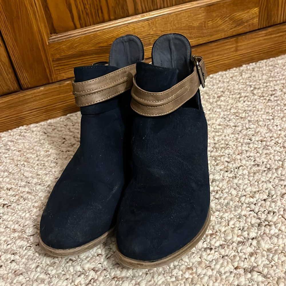 Blue suede ankle boots with brown strap buckle